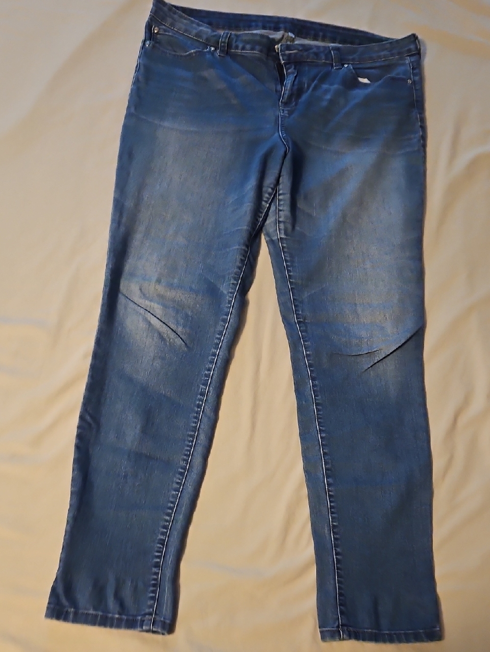 Jennifer Lopez Straight-Leg Faded Blue Jeans
